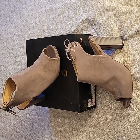 Grey Heels - Picture 7 of 11